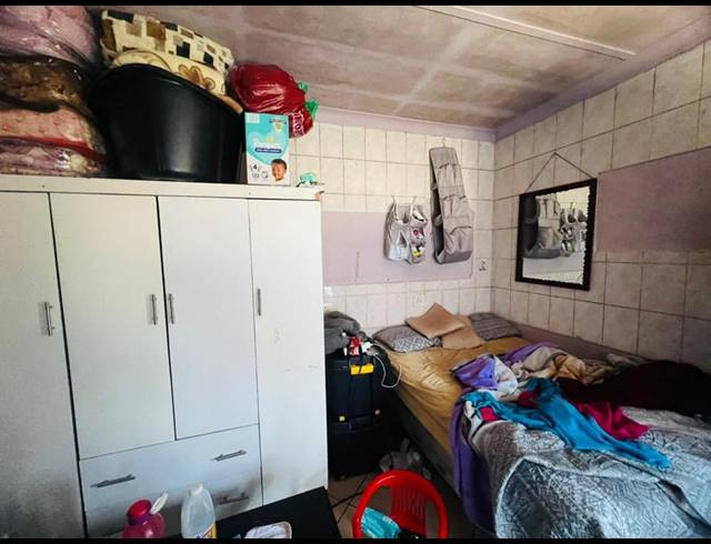 18 BEDROOM HOUSE FOR SALE IN KEMPTON PARK EXT 02